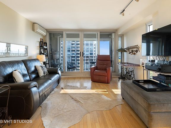 4th image of 1960 N Lincoln Park West Ave #1310