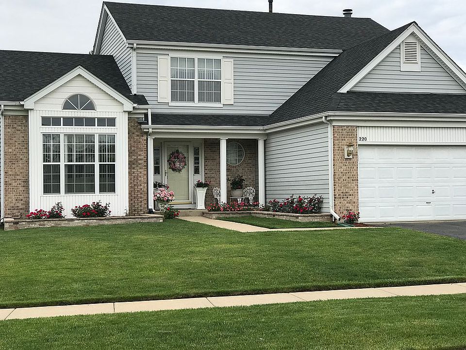 1st image of 220 E Harvard Cir