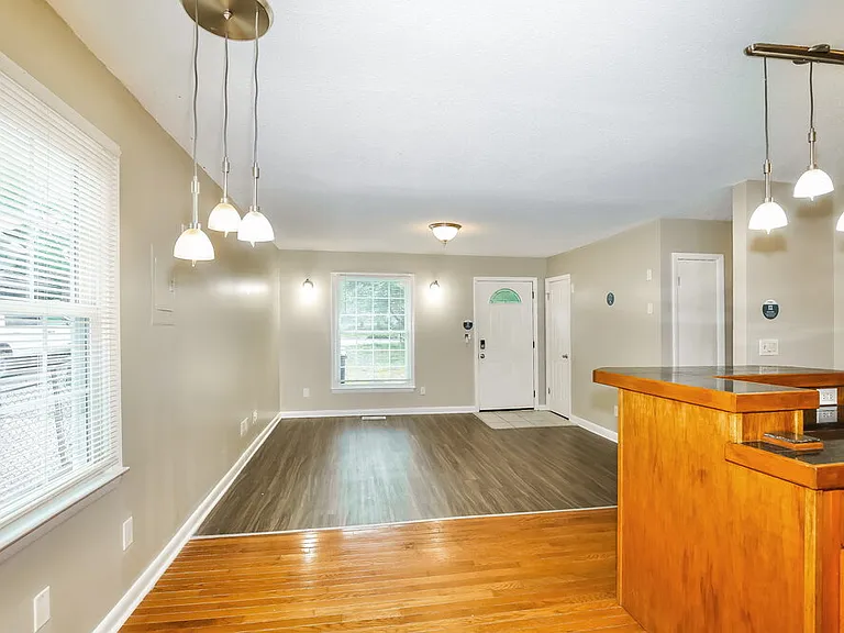 4407 Cornell Ave — Photo 7