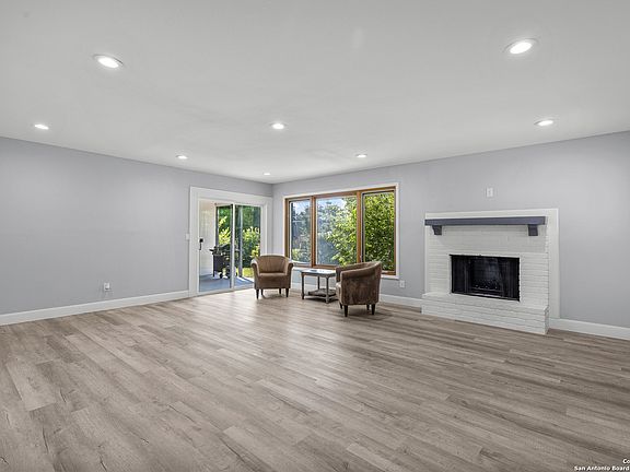 2nd image of 426 MAPLEWOOD LN