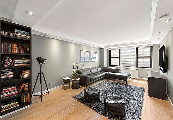 5th image of 7 E 14th St APT 817