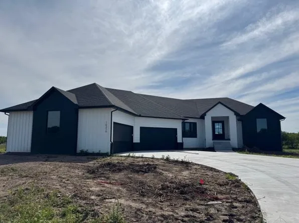 16316 W Shade St, Goddard, KS 67052