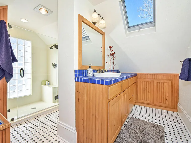 55 Waltham Ave — Photo 17