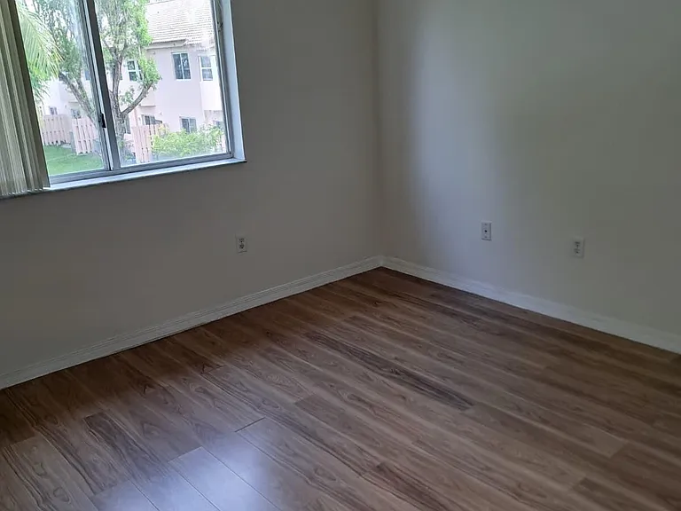 1250 SE 26th St #204 — Photo 12