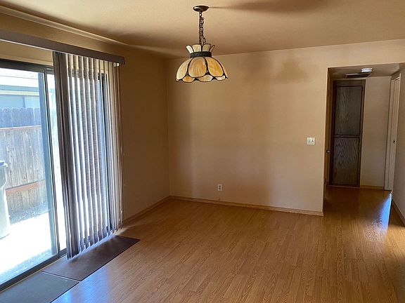 2nd image of 542 Thomas St