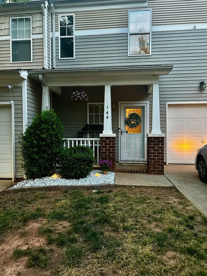 Charming 2BR Townhome in Charlotte — Photo 1