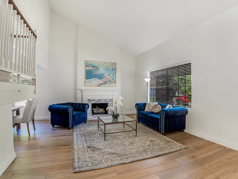 263 Fox Hills Dr — Photo 1