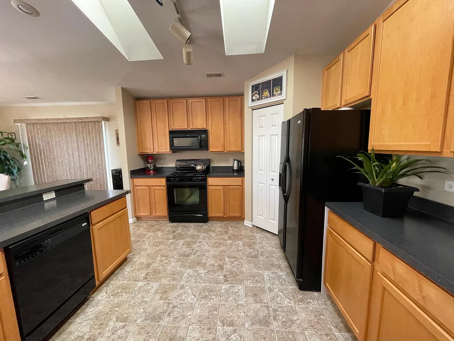 13 Christie Ct — Photo 3