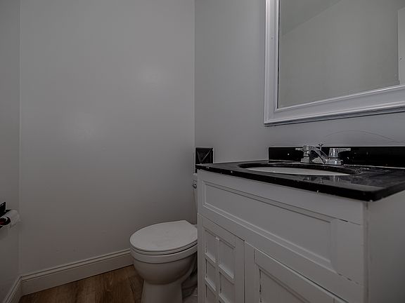 2nd image of 1103 Crescent Ln #1103