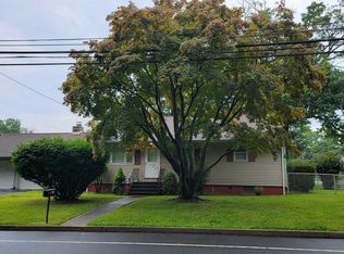 67 Green Ln, Ewing, NJ 08638