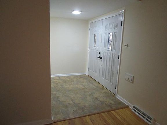 5th image of 17146 University Ave