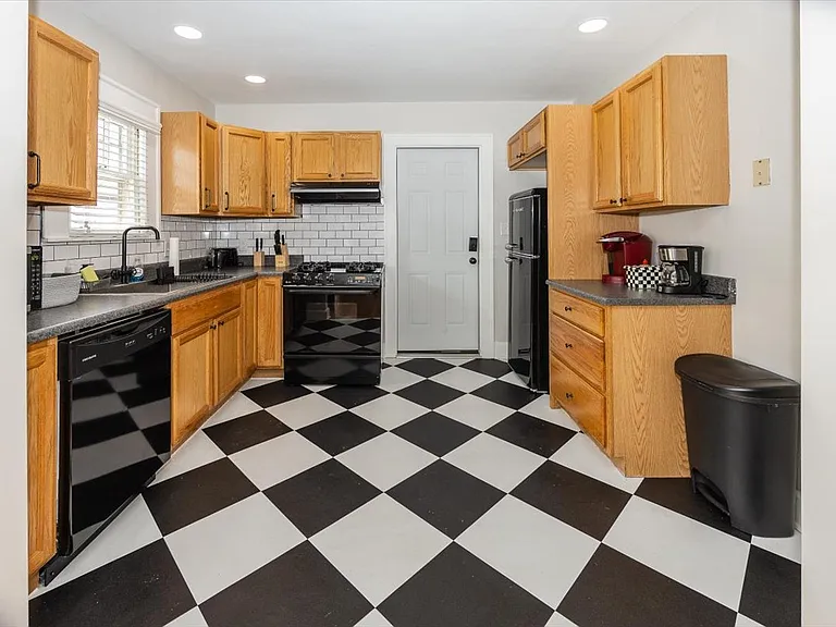 6140 Winthrop Ave — Photo 12