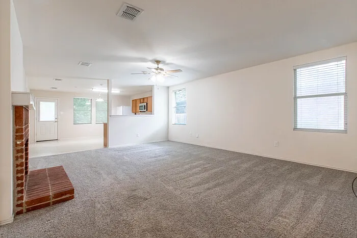 2405 Spruce Ct — Photo 2