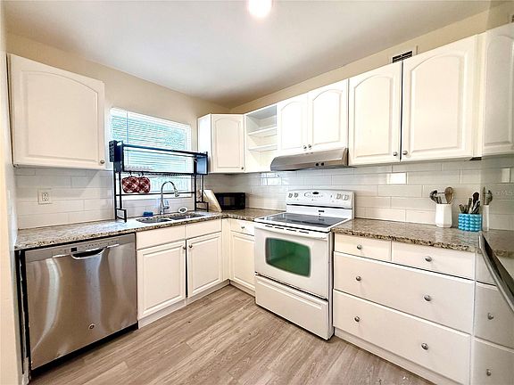 3rd image of 2658 Nassau St