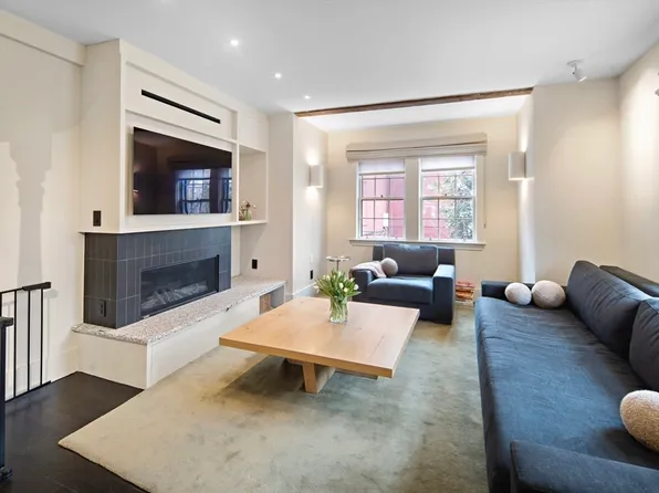 25 Harvard Sq, Charlestown, MA 02129