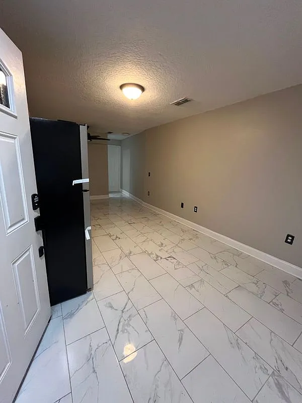 1 bed, 1.0 bath, 1000 sqft, $1,200 — Photo 1