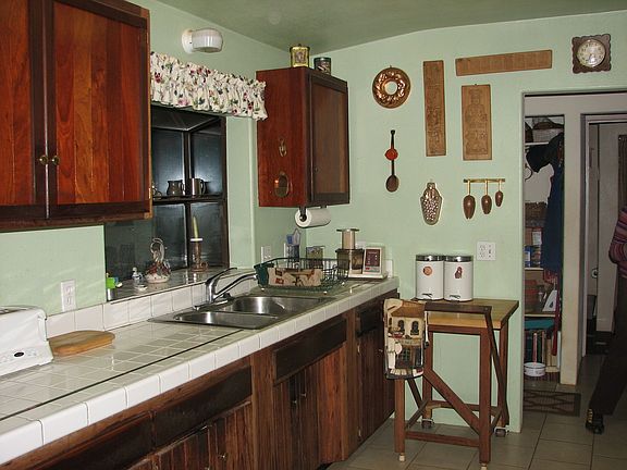 kitchen)