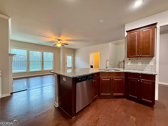 5th image of 5115 Breezewood Cir