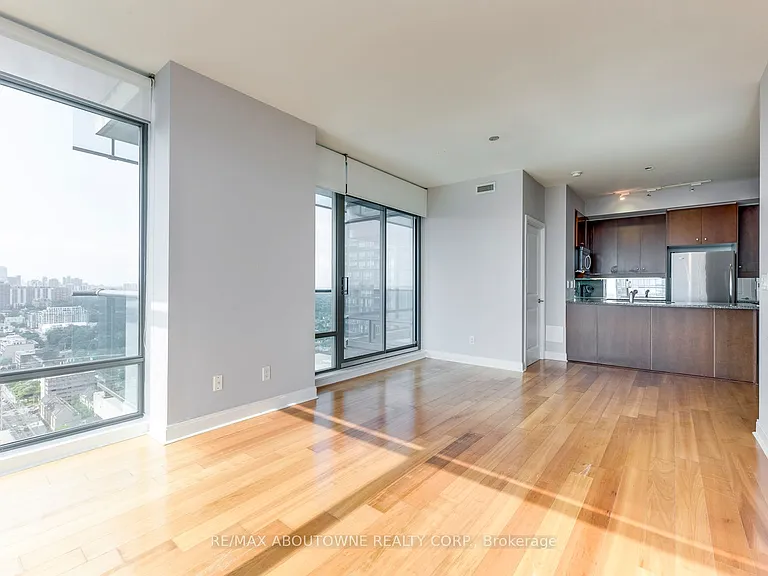 18 Yorkville Ave #3204 — Photo 9