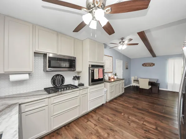 1405 Avenue G, Danbury, TX 77534