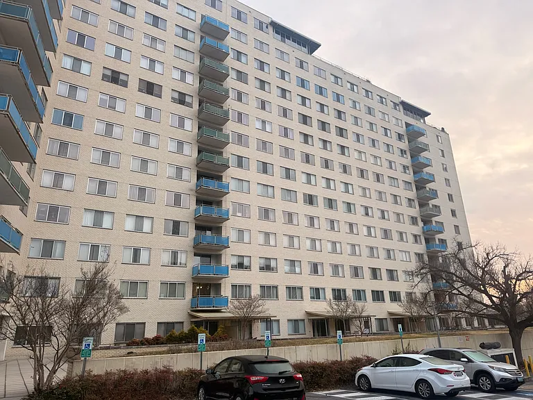 10201 Grosvenor Pl — Photo 21