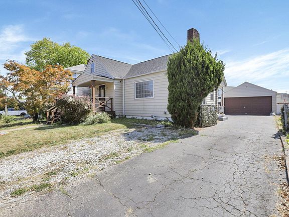 3rd image of 1585 Humphrey Ave