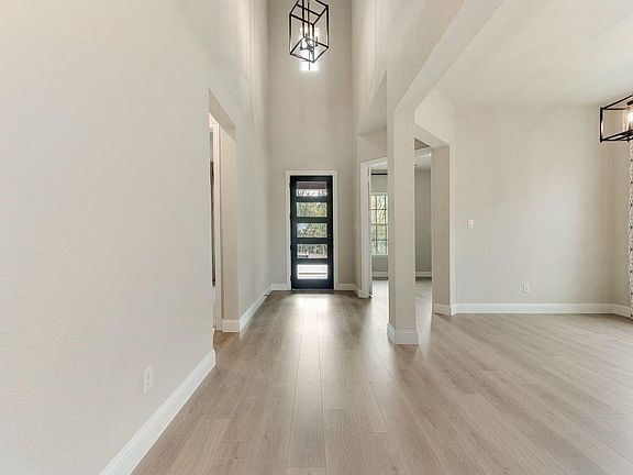 2nd image of 3212 Hidden Valley Dr