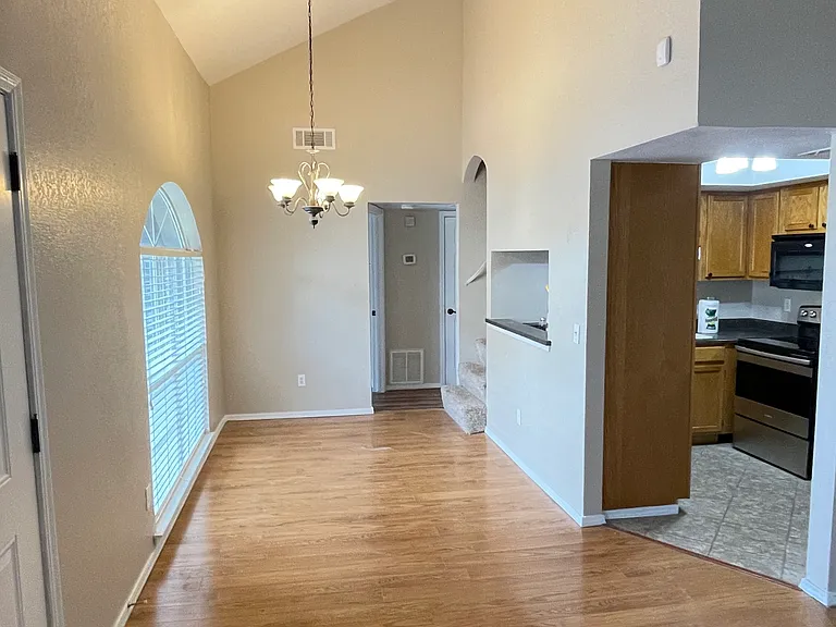 11525 N Meridian Ave — Photo 3