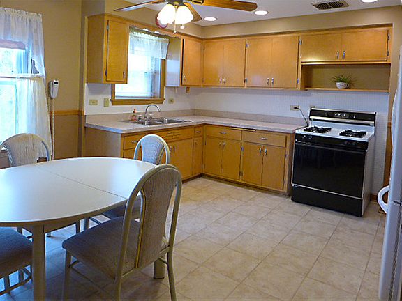 2nd image of 1251 Balmoral Ave APT 2S
