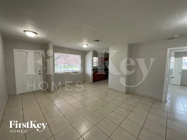 4115 NW 185th St — Photo 5