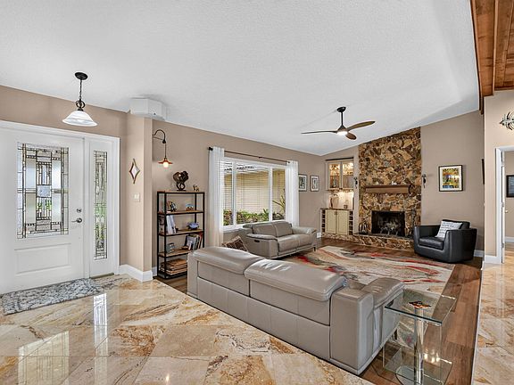 5th image of 32 SW 14TH Avenue