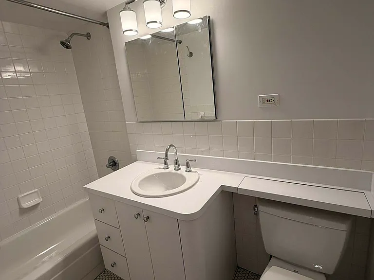 219 E 84th St #1H — Photo 4