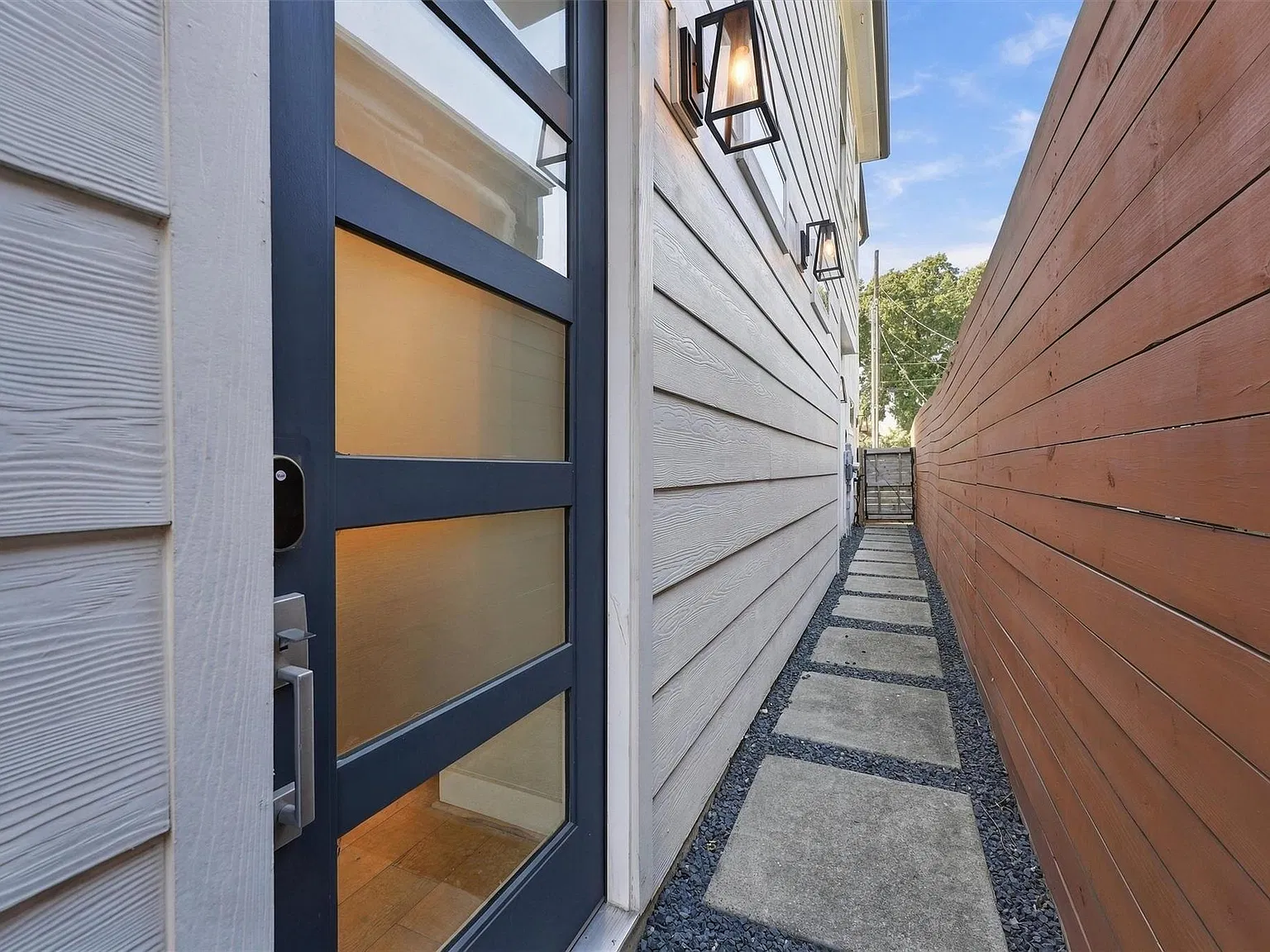 3 bed, 2.5 bath, 1847 sqft, $2,599 — Photo 3