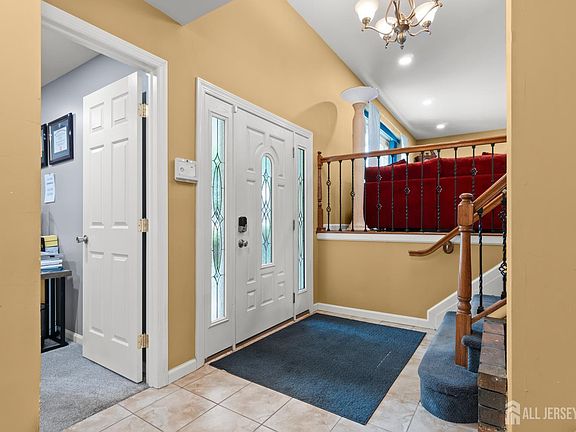 2nd image of 14 Cobblestone Ct