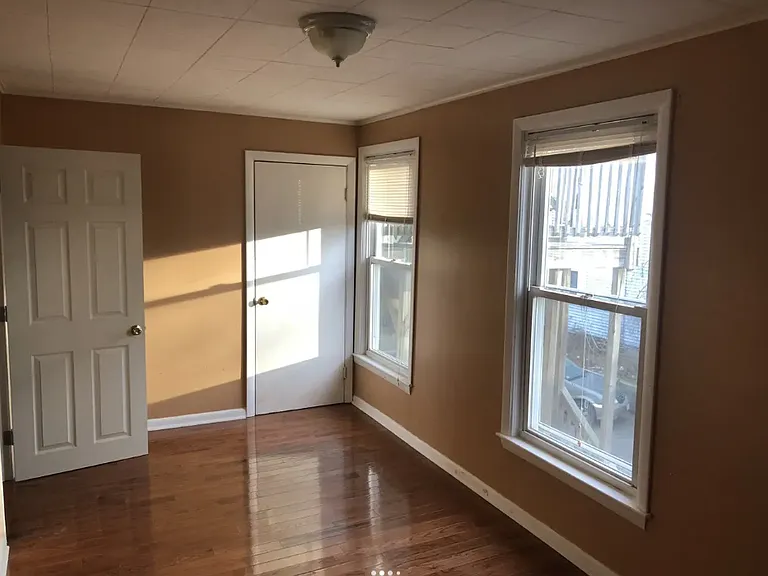85R Glen St #B — Photo 7
