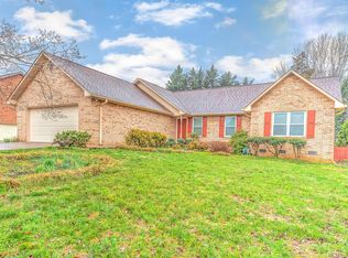 929 Meadow Oaks Dr, Maryville, TN 37803