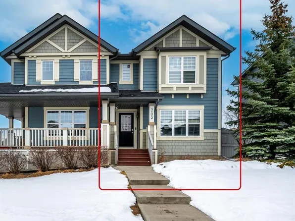 702 W Panamount Blvd NW, Calgary, AB T3K 0P7