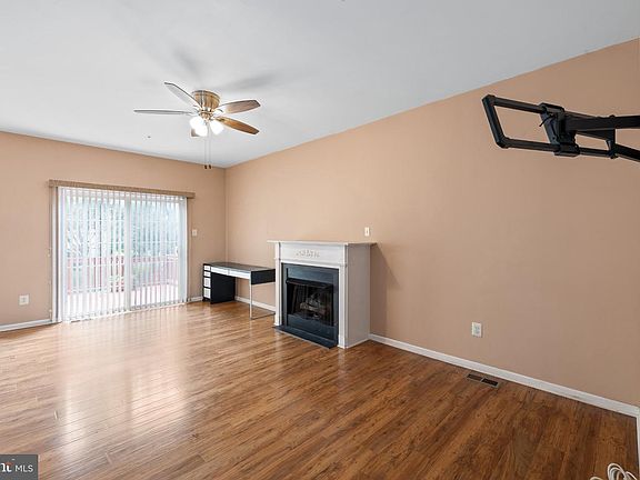 3rd image of 81 Chadwick Cir