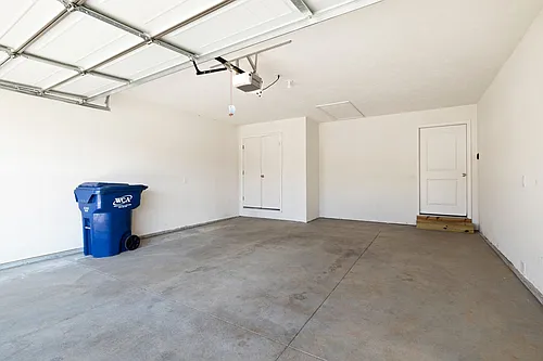 552 W Danielle St Photo 1