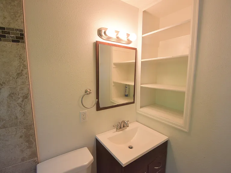 875 20th St #1 — Photo 7