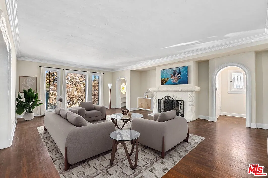 3 bed, 2.0 bath, 2650 sqft, $6,500 — Photo 1