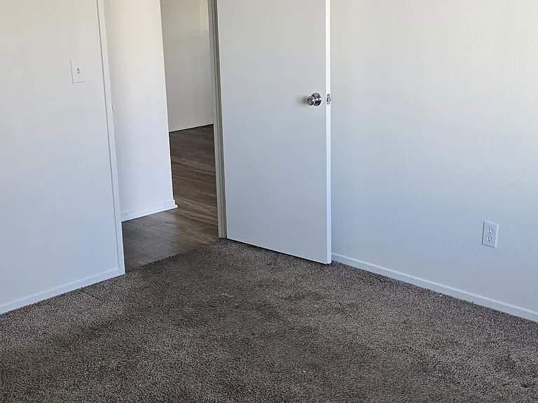 Franklin Luxury Apartments — Photo 34