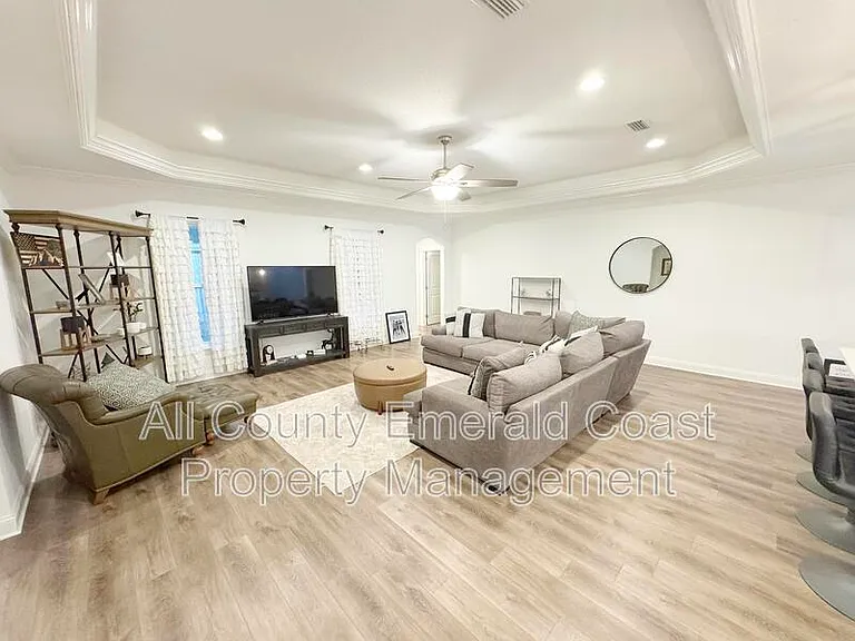 481 Kelly St — Photo 15