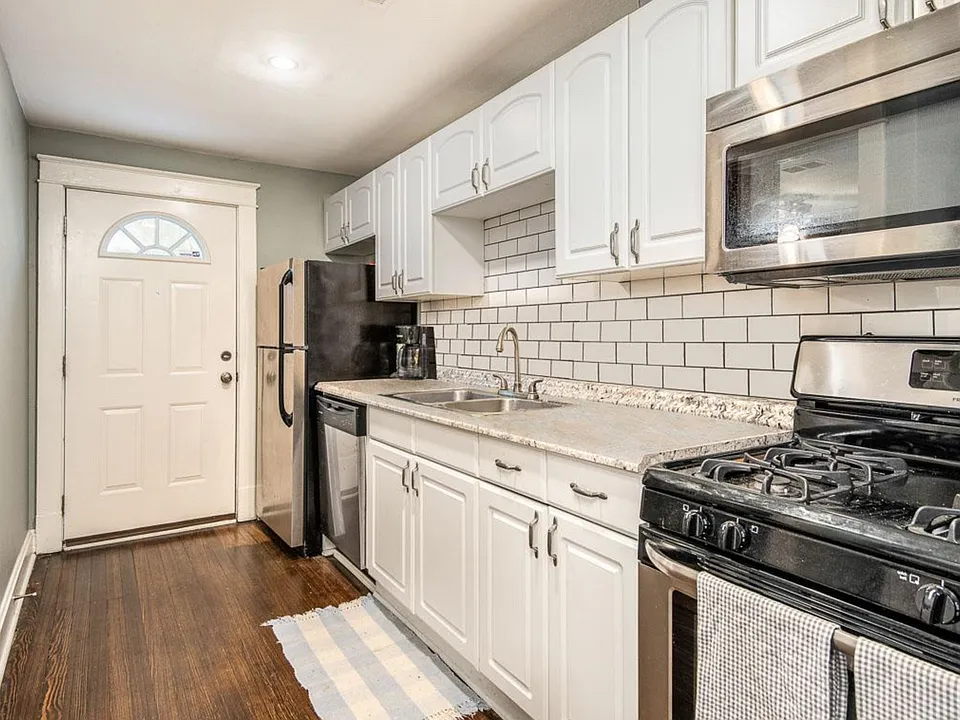 2924-2926 Holmes Street