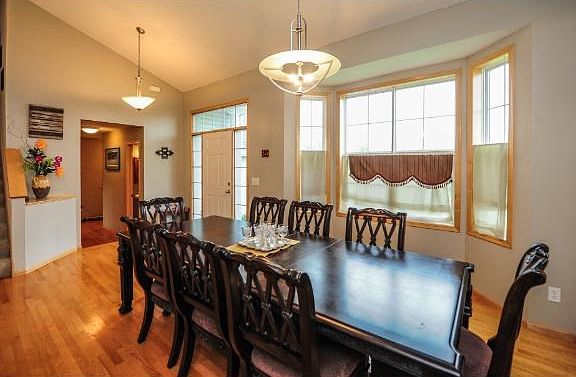 Big and bright formal dinning room that can handle large family gatherings!