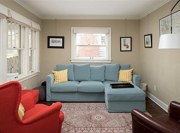 5th image of 638 E 59th St
