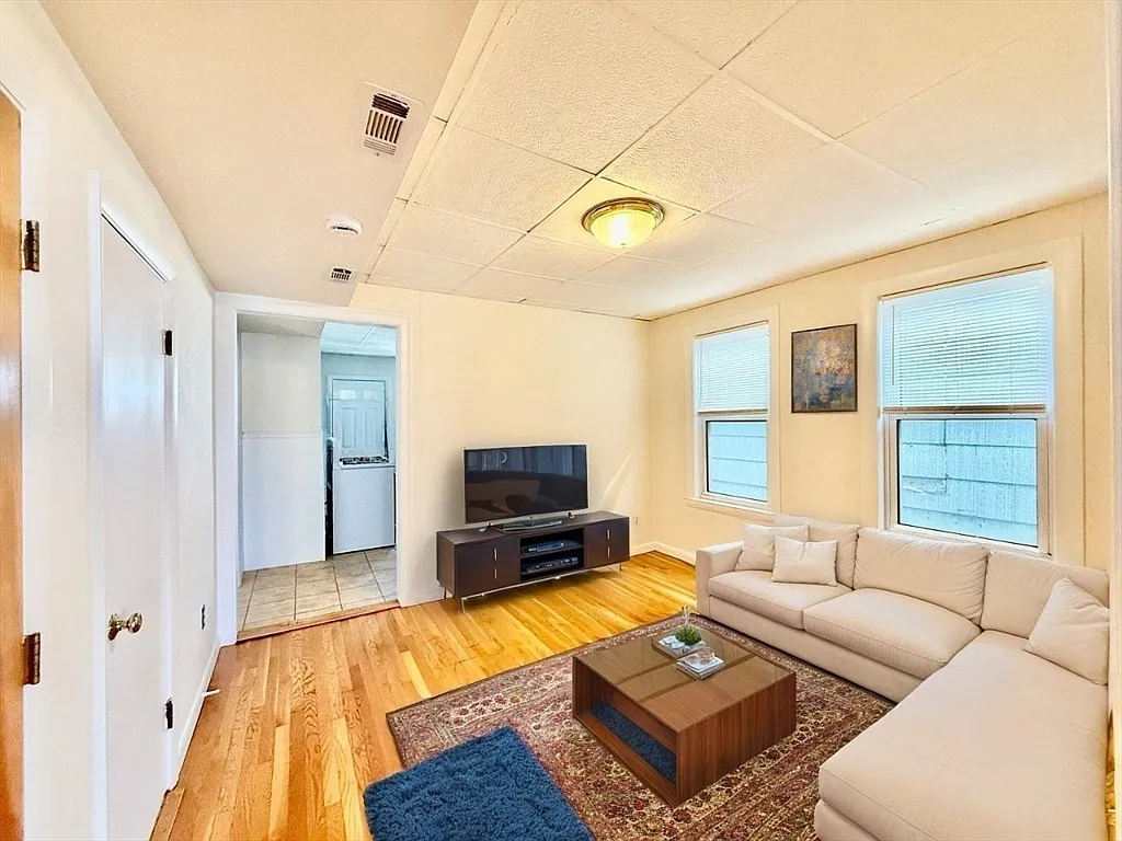 Building Photo - 724 Cambridge St #3