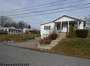 88 Fairmor Dr, Westover, WV 26501