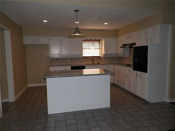 5th image of 1644 San Antone Ln