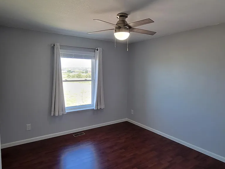 1427 N Challenger Dr — Photo 11